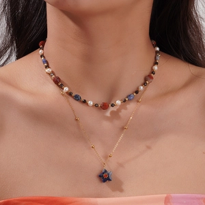 Collier bohème à plusieurs rangs avec perles colorées et pendentif étoile bleue