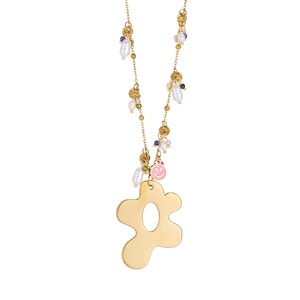Détail du collier fleur dorée avec perles irrégulières et perles souriantes colorées