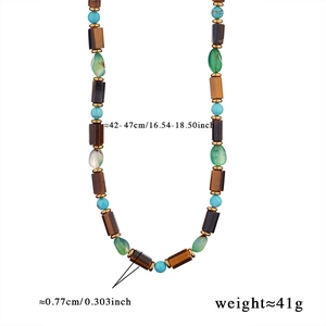 Dettaglio delle perle in occhio di tigre e dimensioni della collana in stile bohémien