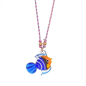 Collier avec pendentif poisson tropical en verre coloré et cordon tressé multicolore