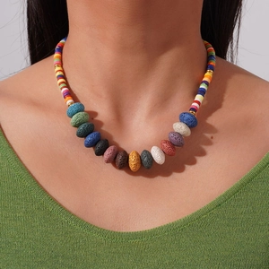 Bohemian Bunte Natur Lavastein Perlenkette Für Damen Mehrlagig Regenbogen Titanstahl Kette Ethnischen Stil Schmuck