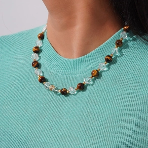 Collier artisanal en œil de tigre et cristal avec perles dorées pour femmes