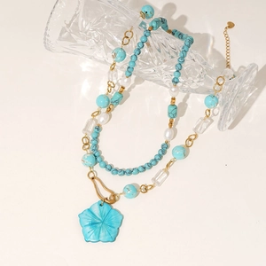 Collana bohémien a strati con turchese blu, perle e ciondolo a forma di fiore