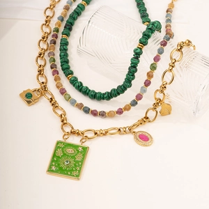 Ensemble de colliers dorés multicouches avec pendentifs tarot et perles en pierre naturelle