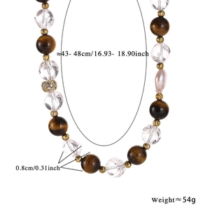 Vue détaillée du collier en œil de tigre avec perles de cristal blanc et spécifications