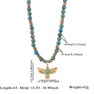 Détail du collier de perles avec pendentif aigle et pierre turquoise avec mesures