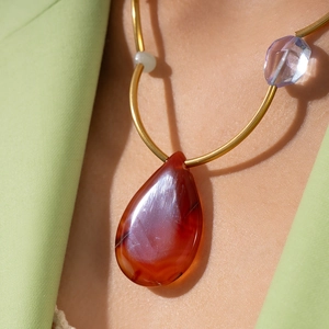Collier Pendentif Goutte d'Eau en Agate Rouge en Acier Inoxydable Artistique pour Femme Plaqué Or Perles Colorées Bijoux