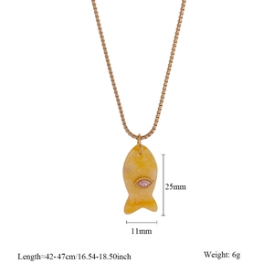 Specifiche dimensionali per collana con ciondolo a pesce dorato e pietra naturale