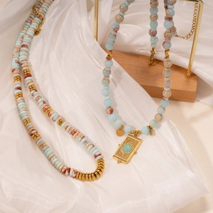 Ensemble collier bohème en acier inoxydable doré avec perles de turquoise et pendentif soleil