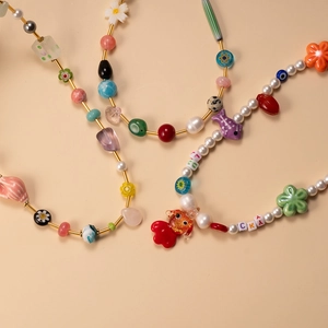 Collana di perline colorate con ciondoli a forma di pesce, fiori e perle lucky