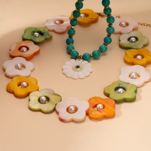 Bohemian colorful shell flower necklace with turquoise beads and evil eye daisy pendant