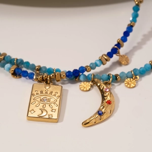 Böhmische doppellagige Perlenkette mit goldenem Mond, Auge und blauen Perlen-Anhängern