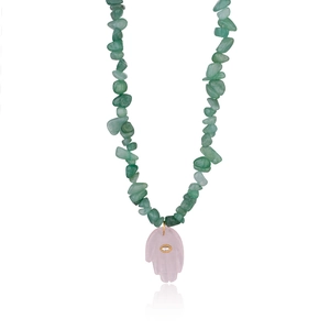 Détail du collier de perles en pierres naturelles vertes avec pendentif main Hamsa