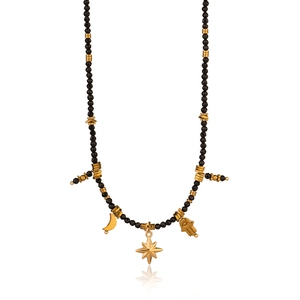 Collier en perles de spinelle noire avec breloques étoile lune et main de Fatma