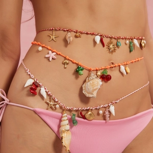 Parure de trois chaînes de taille bohème avec coquillages, étoiles de mer et perles