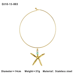Detailansicht des goldenen Seestern-Anhängers am Edelstahl-Choker mit Größenangaben