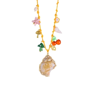 Chaîne de corps bohème avec corde jaune, coquillage naturel et perles de pierre colorées