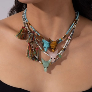 Collana con Ciondolo a Testa di Lupo in Acciaio Inossidabile Bohémien Perline in Pietra Naturale con Nappine Colorate Gioielli Retro Etnici da Donna