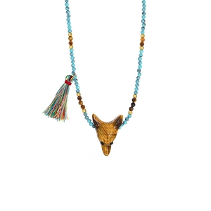 Collana di perline bohémien con ciondolo a testa di lupo, perline turchesi e nappa