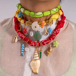 Collar de Pañuelo Bohemio de Acero Inoxidable para Mujer Con Tela de Paisley Colorida Colgante de Concha Pez Circonia