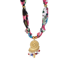 Collana foulard in seta floreale con ciondolo a conchiglia malocchio e perle di mare