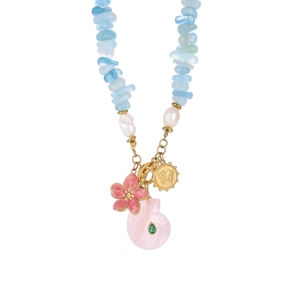 Collier en perles baroques, pierres aigue-marine, papillon et pendentif fleur