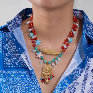 Collier bohème double rang avec turquoise, perles et grand pendentif coquillage