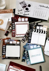 Detail van vintage film-stickers voor scrapbooking met clapperboard en filmrol ontwerpen