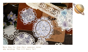 Vue macro d'autocollants fleurs en dentelle vintage avec motifs floraux ajourés