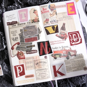 Set de pegatinas vintage de letras y pósteres retro en un cuaderno blanco minimalista