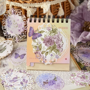Papier de scrapbooking vintage forêt avec motifs dentelle et roses sur reliure spirale