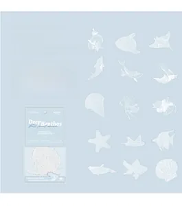 Dettaglio di adesivi in PET Deep Benthos con motivi marini ed effetto luce di conchiglia