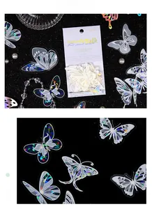 Dettaglio macro di adesivi a farfalla iridescenti con finitura laser effetto conchiglia