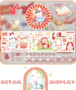 Dettaglio del nastro washi con stampa dorata e motivi fiabeschi di conigli e castelli