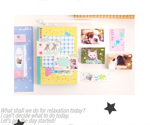 Détail macro du carnet de 50 autocollants animaux mignons avec motifs chats et chiens