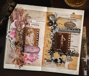 Detail von Vintage PET Aufklebern mit Blumenmotiven und Filmrahmen für Junk Journaling