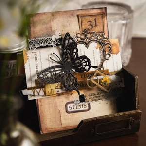 Vintage Scrapbooking Material Kit mit antikem Papier, Spitzenborte und 3D Schmetterling Motiven