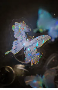 Macro détaillée d'autocollants papillon en PET avec effet laser et nacre brillante