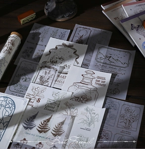 Gros plan de papiers de scrapbooking DIY vintage avec motifs de plantes et de papillons