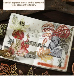 Vista detallada de pegatinas de hojas de papel caladas con textura vintage y fibras naturales