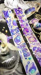Dettaglio del nastro washi Stars and Moon con finitura a olio speciale e motivi vintage