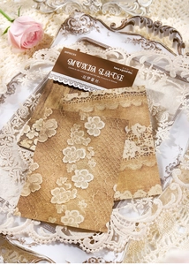 Detail van vintage kant decoratief papier set met bloemmotieven voor scrapbooking