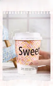 Dettaglio della trama intrecciata del nastro PET e dei motivi tipografici Sweet