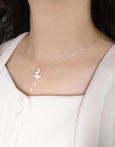 Detailansicht der S925 Sterling Silber Schwein Anhänger Halskette mit Perlen Quaste