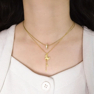 Mehrlagige goldene S925 Silberhalskette mit Pony-Anhänger, Quasten und Zirkonia-Details