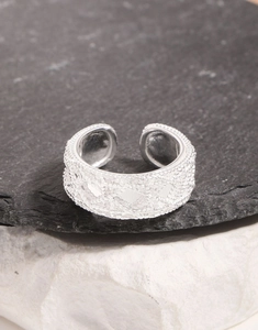Detailed view of S925 sterling silver ring featuring an intricate woven lace texture finish