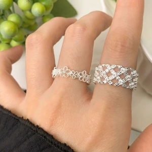 S925 sterling silver lace mesh rings featuring hollow woven design on female hand