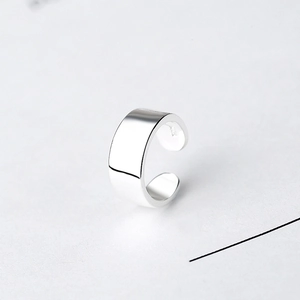 Minimalist S925 sterling silver U-shaped ear cuff clip with polished silver finish