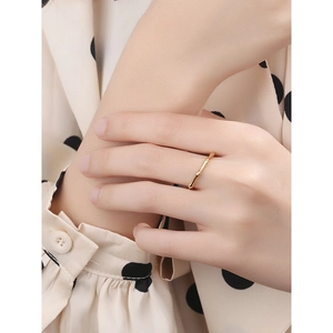 Bague ouverte en argent S925 avec design de bambou minimaliste et finition dorée