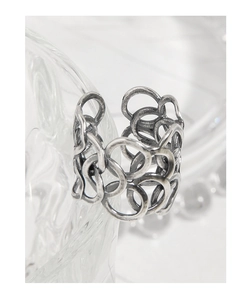 Macro shot of S925 sterling silver ring showing retro twisted design and S925 hallmark